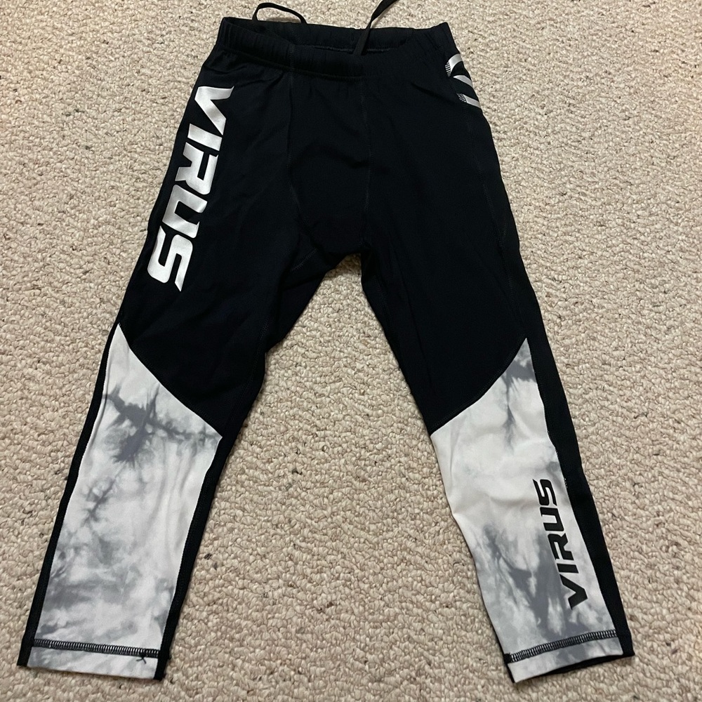 Virus INTL small 3/4 compressions